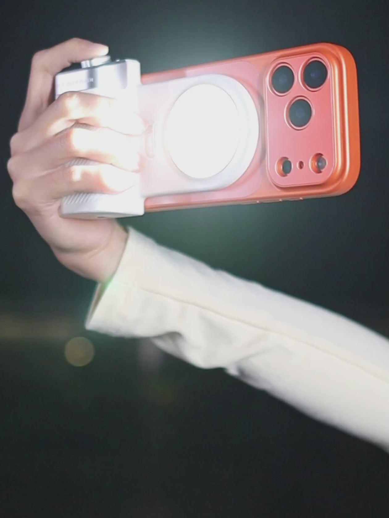 smartphone camera grip with fill light